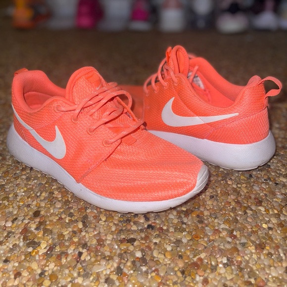 Nike Roshes - Picture 1 of 10